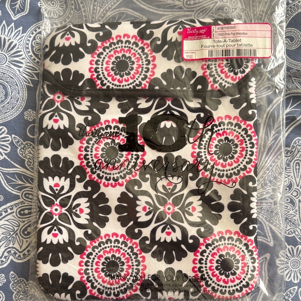 Thirty-One Tote-A-Tablet